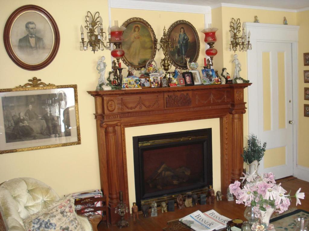 The Bradford Carver Guest House Провинстаун Екстериор снимка