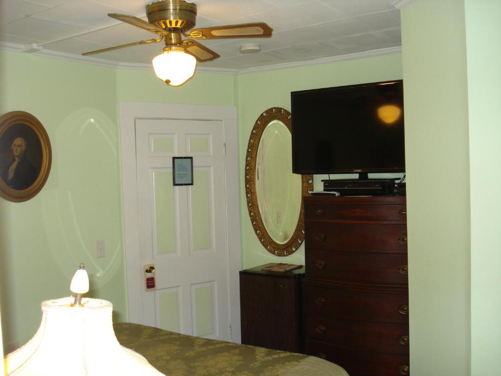The Bradford Carver Guest House Провинстаун Стая снимка